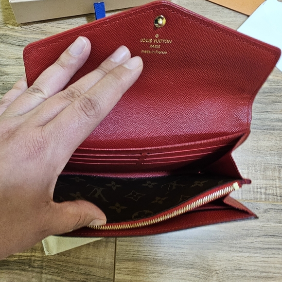 LOUIS VUITTON 2015 LV Monogram Sarah Retiro Wallet - Picture 15 of 17